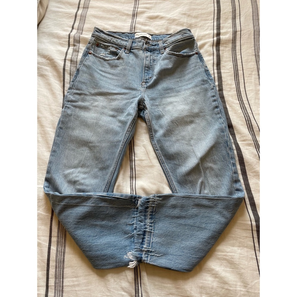 Like New: Abercrombie & Fitch High-Rise Mom Jeans
